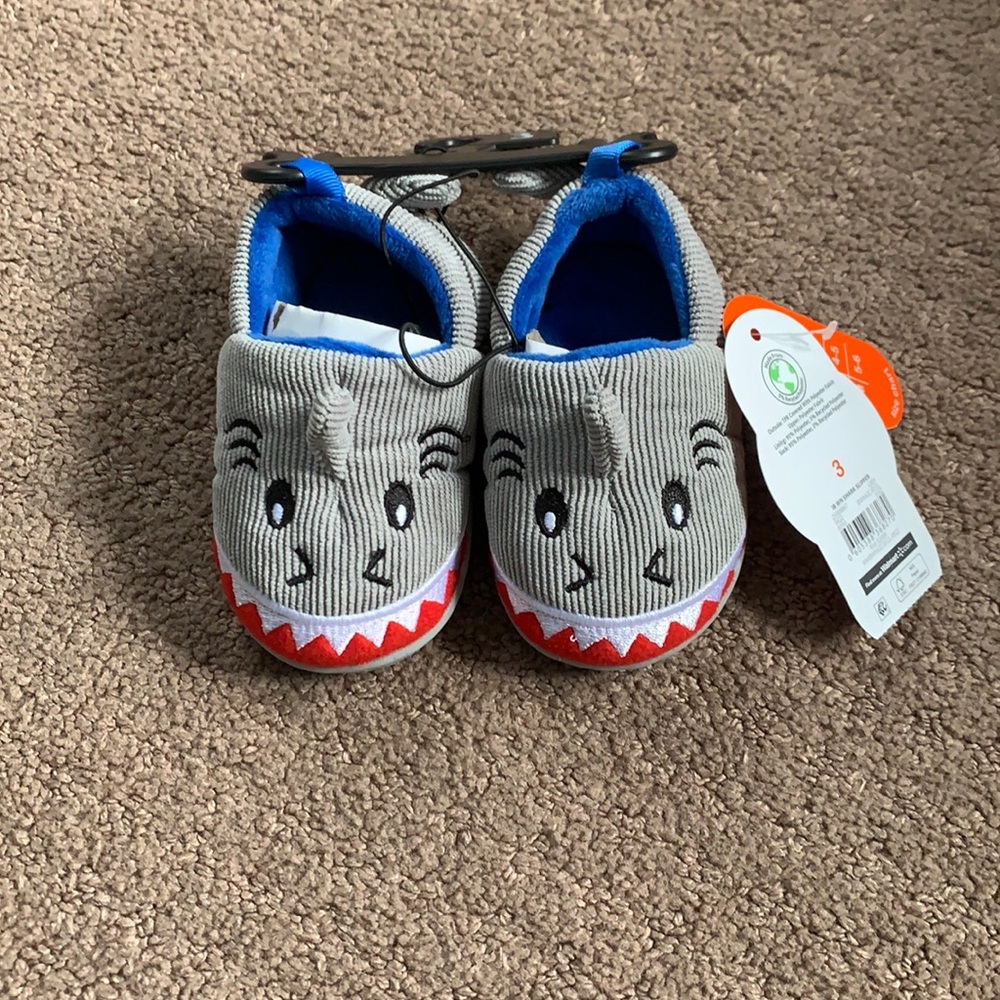 Wonder nation shark slippers